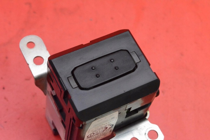 BOUTON START/STOP CLÉ 626399-000 TOYOTA COROLLA VERSO 2 II 2.2 D-CAT