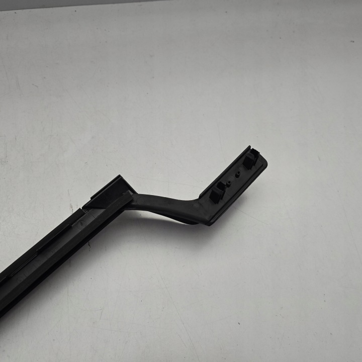 MOULURE DROITE VITRES AVANT KIA SPORTAGE 5 V 86140-P1000 NEUF