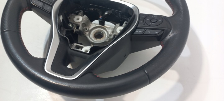 TOYOTA COROLLA E21 VOLANT CUIR 6411018