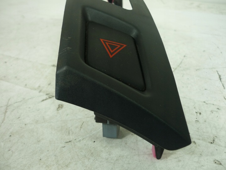 MOULURE CONSOLES GAUCHE COMMUTATEUR FEUX D'URGENCE TOYOTA YARIS II 55436-0D020