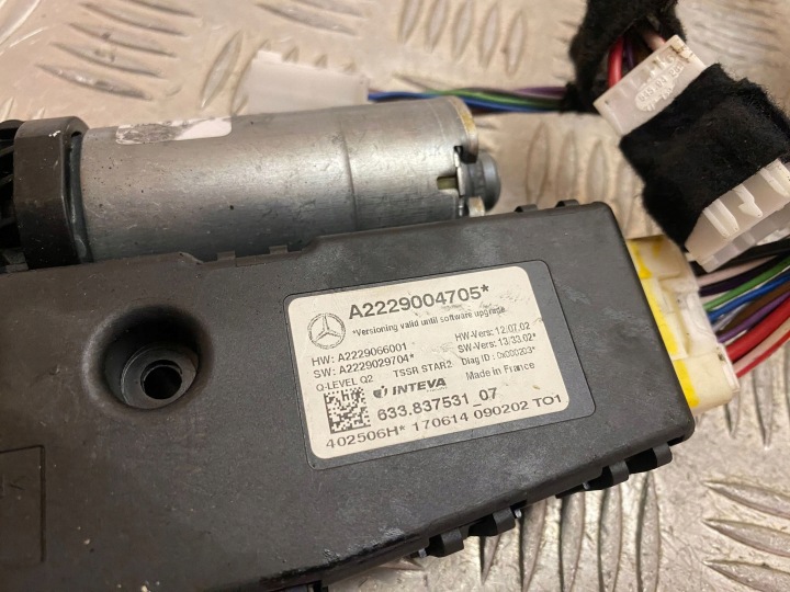 MERCEDES-BENZ AVEC W222 PETIT MOTEUR TOIT OUVRANT A2229004705
