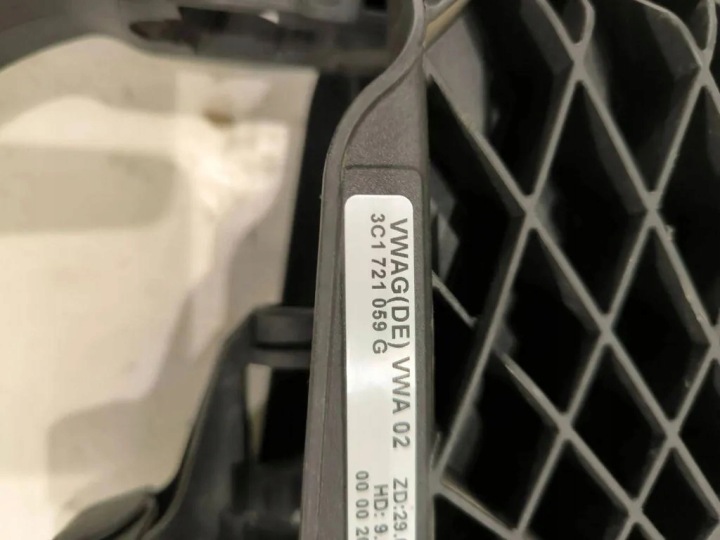 PÉDALE ADHÉRENCE VW PASSAT B6 (3C2) 3C1721059G 2.0L GASOLINE 110KW 2005