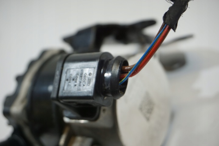 AUDI Q5 SUPPLÉMENTAIRE POMPE À EAU 4N0965567 80A145896H