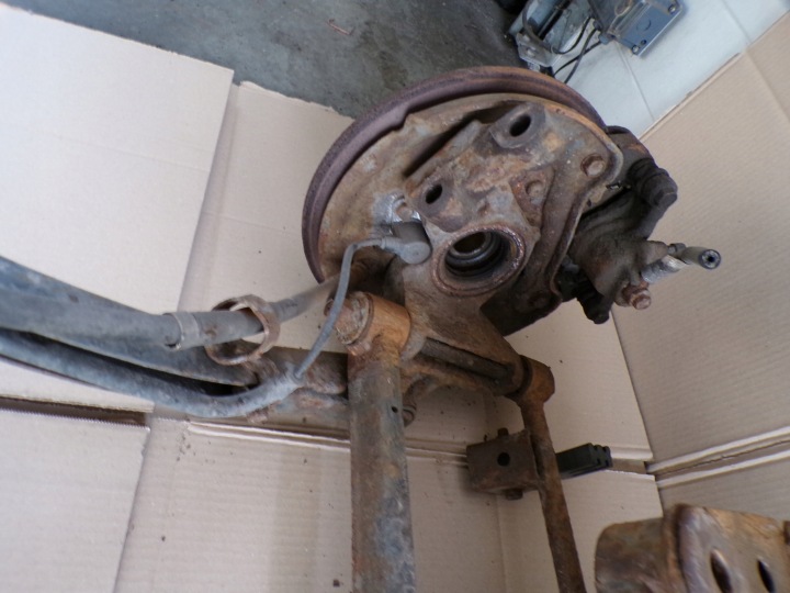SUBARU IMPREZA 2 II POUTRE SUSPENSIONS ARRIÈRE UNIVERSEL