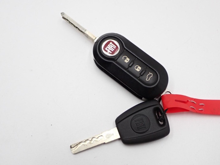 CONTACTEUR D'ALLUMAGE 2 CV CLÉ EUROPE ENSEMBLE 00505254300 FIAT PUNTO 18R