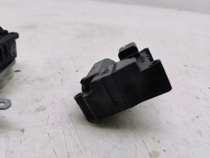 PETIT MOTEUR CLAPETS COLLECTEURS TOYOTA AVENSIS (_T25_) AE0637008610 2.2L DIESEL