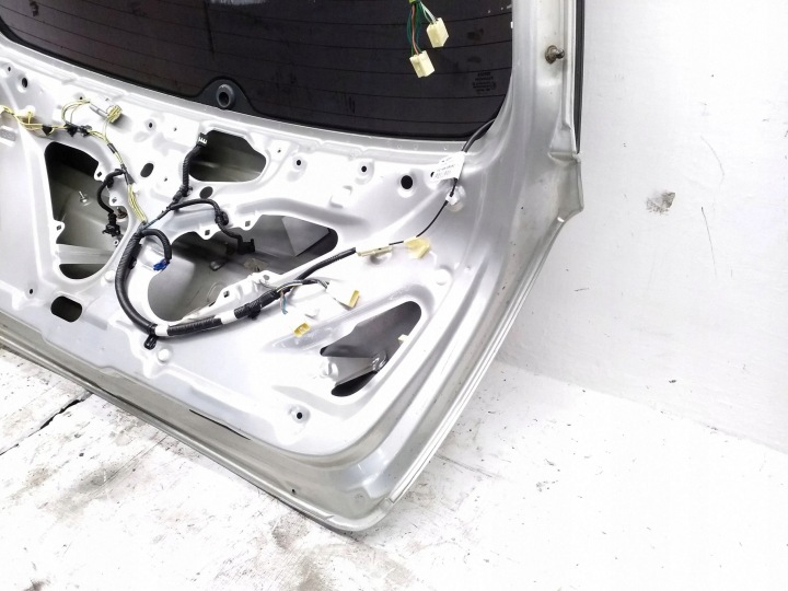 COUVERCLES DE COFFRE COUVERCLES DE COFFRE TOYOTA AVENSIS T250