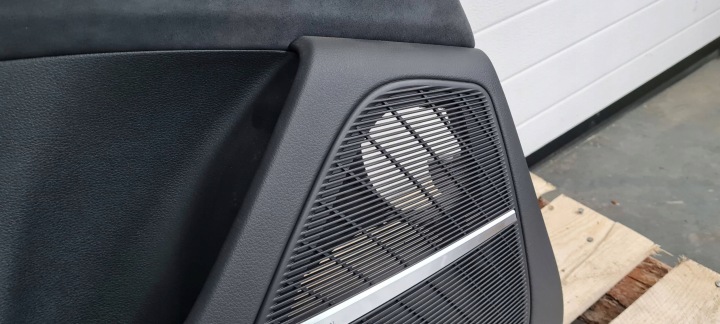 SQ8 4M RSQ8 Q8 COLLECTEUR GARNITURE PORTES GAUCHE AVANT ALCANTARA 24R 4M8867105E