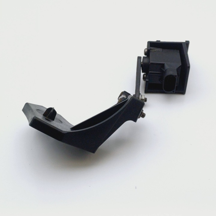 CAPTEUR NIVELLEMENT FEUX ARRIÈRE MAZDA 6 LIFT 1S7143540AA F014002819 NR10