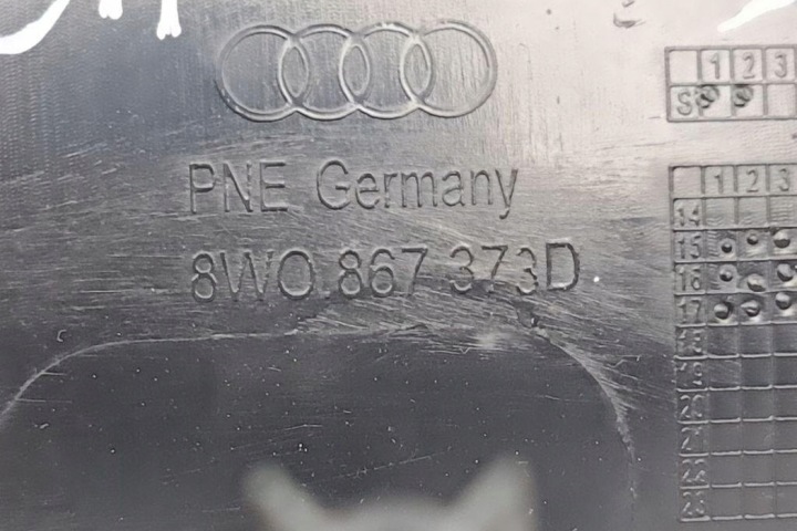 MOULURE DÉCORATIVE FLANC ARRIÈRE GAUCHES PORTES AUDI A4 AVANT (8W5, B9)