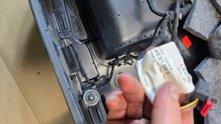 COLLECTEUR PORTES DROIT ARRIÈRE AUDI A8 D4 EUROPE ALCANTARA 4H1868068