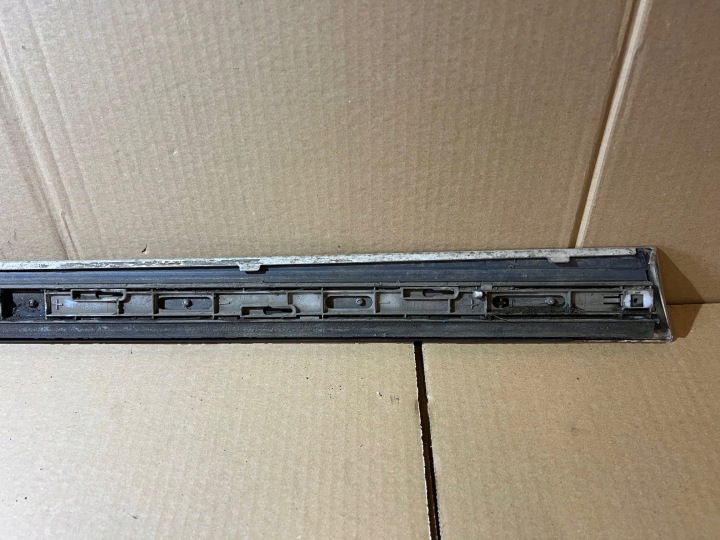 AUDI A6 C6 ALLROAD MOULURE PORTES DROIT AVANT DROITE AVANT