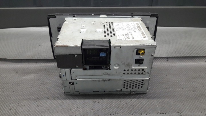 A2518201779 RADIO MERCEDES NAVI R-KLASA W251