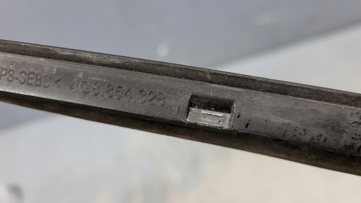 MOULURE VITRES DROIT AVANT AUDI A7 4G8 4G8854328
