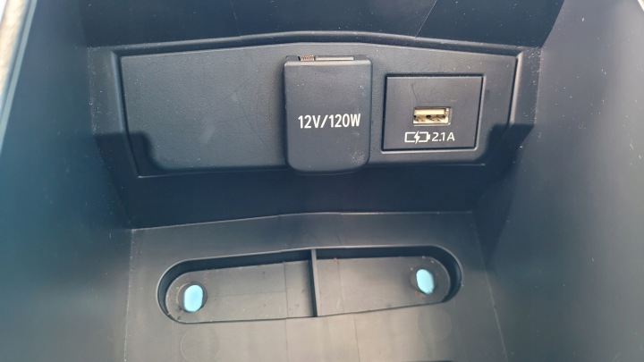 SUZUKI SWACE 1.8 HYBRID ACCOUDOIR TUNNEL CENTRAL RACCORD USB 85532-12020