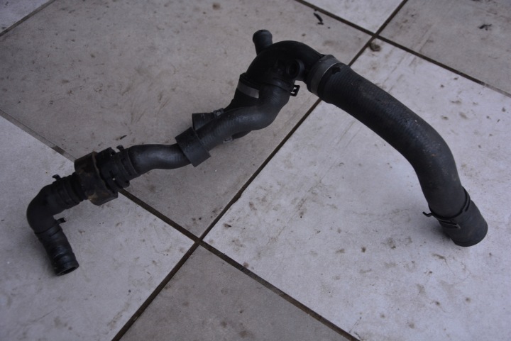 FIL EAU TUYAU BRIDE VW PASSAT B7 3AA122101E