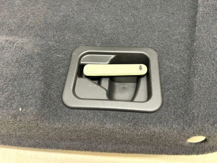 MOULURE DÉCORATIVE COUVERCLES DE COFFRE AUDI 4H0867975H 4.0L GASOLINE 324KW 2013