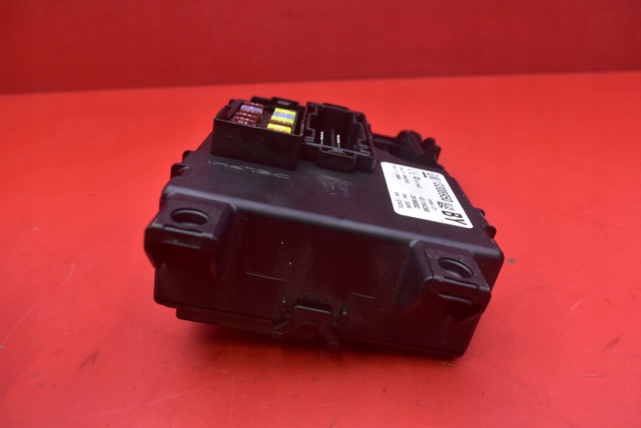 BOÎTE FUSIBLES FUSIBLE 13308950 BY 28189302 OPEL CORSA D 1.4 16V 90 KM