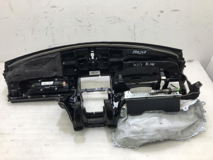 PLANCHE COCKPIT AIRBAG COURROIES MERCEDES W204 EUROPE
