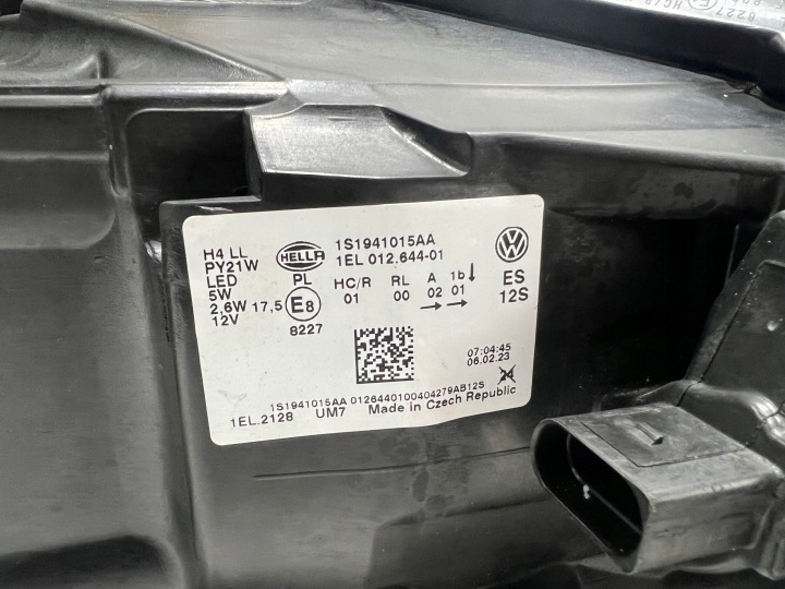 PHARE GAUCHE AVANT AVANT VOLKSWAGEN UP LIFT LED 1S1941015 EN BON ÉTAT