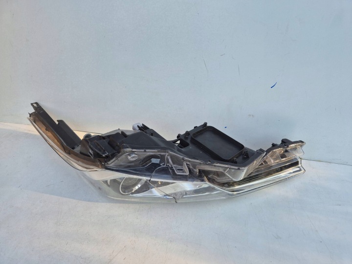 TOYOTA CHR C-HR ENDOMMAGÉE PHARE GAUCHE AVANT 81150-F4031-00