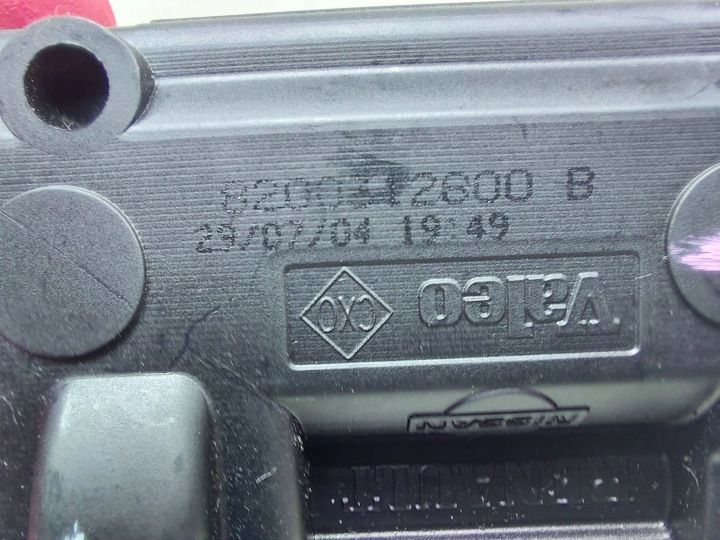 SERVOMOTEUR BOUCHONS GOULOTTE DE REMPLISSAGE CARBURANTS 8200312600 RENAULT SCENIC III