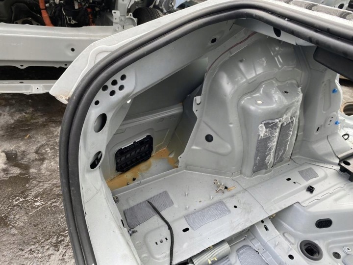 QUART AUTOMOBILE MERCEDES-BENZ A-CLASS V177 2020 AVEC ARRIÈRE AVEC GAUCHE