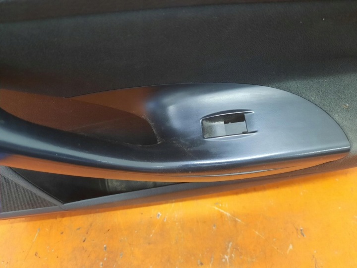 VOLKSWAGEN PASSAT B6 05-10 UNIVERSEL GARNITURE PORTES AVANT DROITE 3C1867012