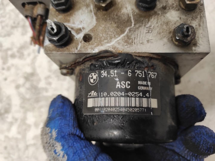 BMW 3 E46 98- 2.0D POMPE ABS 6751767 6751768