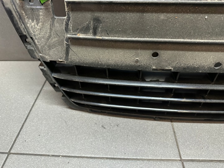 GRILLE CALANDRE RADIATEURS AUDI A8 D3 II LIFT NOIR BRILLANT 4E0853651AE