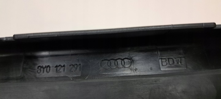 AUDI A3 GUIDE D'AIR 8Y0121291