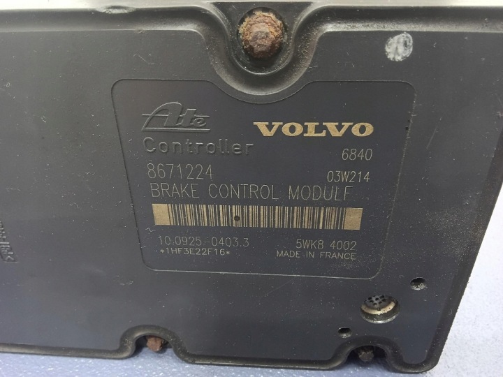 VOLVO V70 II POMPE ABS 8671224 P08671223