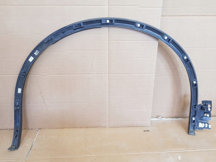 VW TOUAREG III 18- MOULURE SUR AILE DROITE AVANT