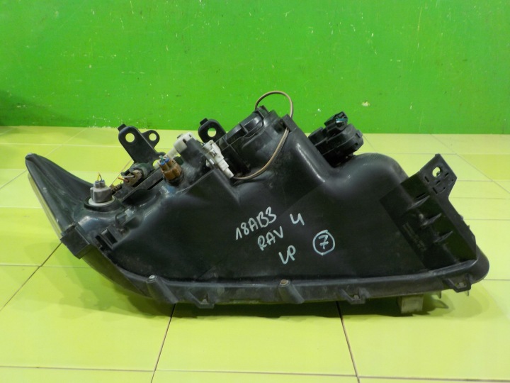 TOYOTA RAV-4 RAV4 III LIFT II 2.2 D-CAT 10R SUV 5D PHARE GAUCHE AVANT