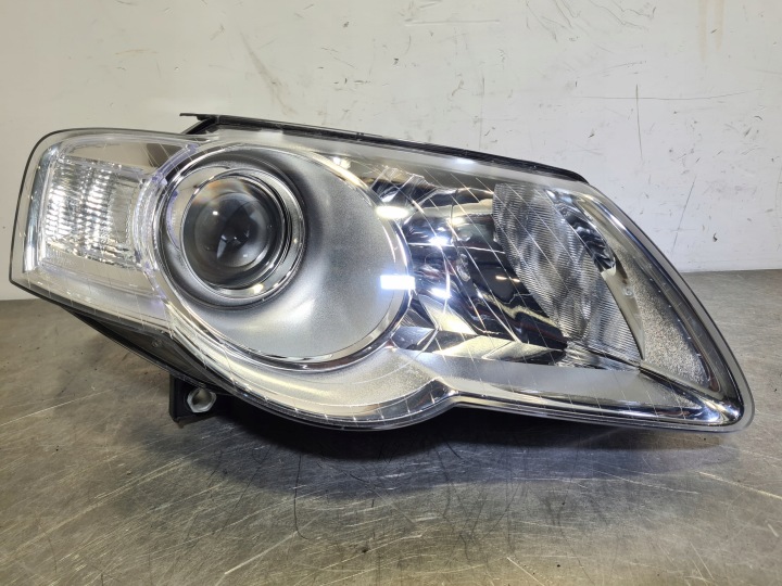 PROJECTEUR VW PASSAT '05 AVEC MOTEUR DROIT -DEPO
