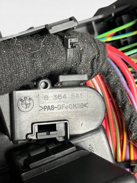BMW 3 E46 BOÎTE FUSIBLES 8364541