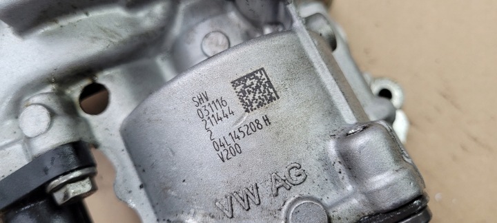 POMPE HUILES VW GOLF 2,0 TDI 12- VAG 04L145208H