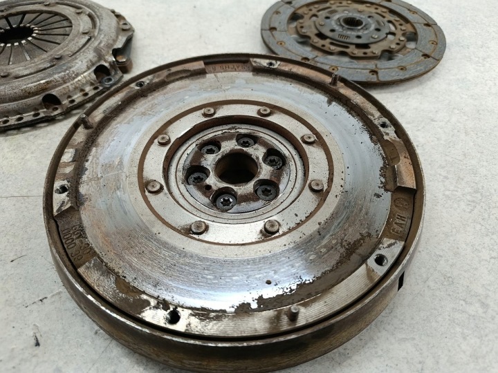 VOLANT BIMASSE COMPLET VOLVO C30 063082000229 3M51-7550-D1D SACHS