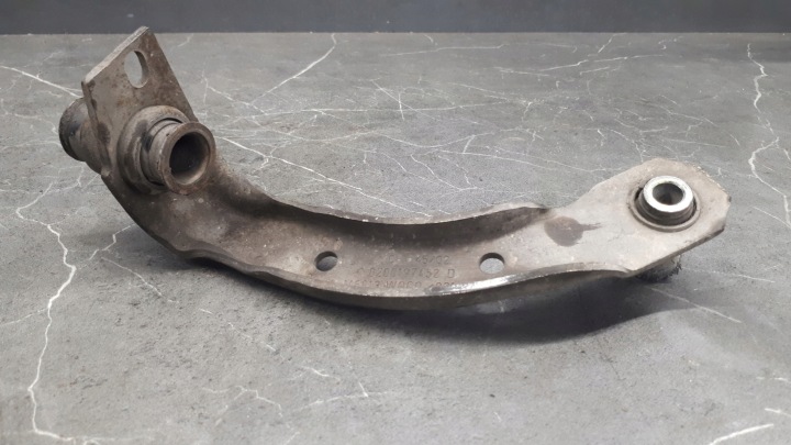 8200197452D SUPPORT TRAÎNEAU DROIT AVANT RENAULT MEGANE II HAYON 02R 1.6