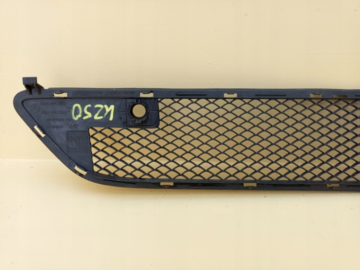 MERCEDES B-KLASA W246 LIFT 14- GRILLE CENTRALE PARE-CHOCS AVANT A2468852222