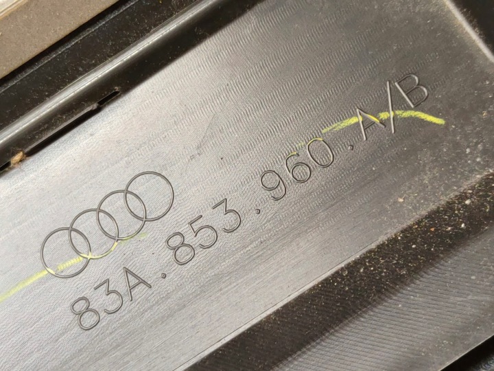 MOULURE PORTES DROIT AVANT AUDI Q3 II 83A853960