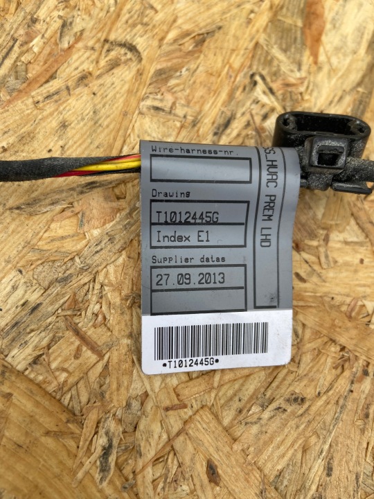 INSTALLATION ÉLECTRIQUE RÉCHAUFFEURS MERCEDES GL X166 2013R. T1012445G