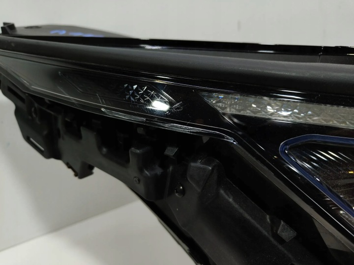 KIA EV6 PHARE DROIT AVANT COMPLET LED POUCES SZCZELNA