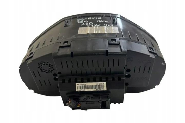 COMPTEUR SKODA OCTAVIAII (1Z3) 1Z0920812D 1.9L DIESEL 77KW 2008