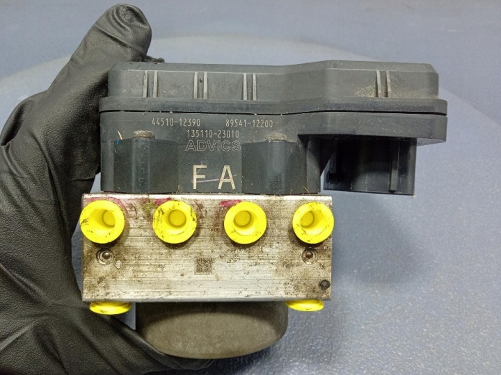 TOYOTA COROLLA X E15 06- 1.6 16V VVTI 124KM POMPE ABS 44510-12390