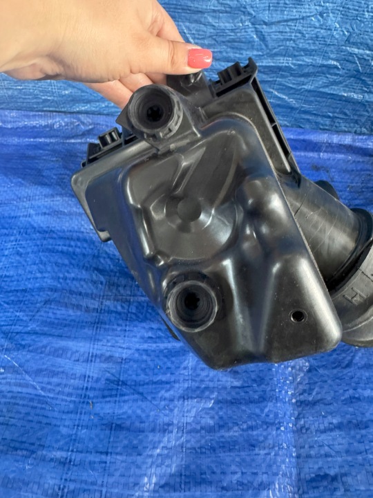 CHÂSSIS FILTRE AIR DÉBITMÈTRE TOYOTA YARIS IV 1.5 HYBRID