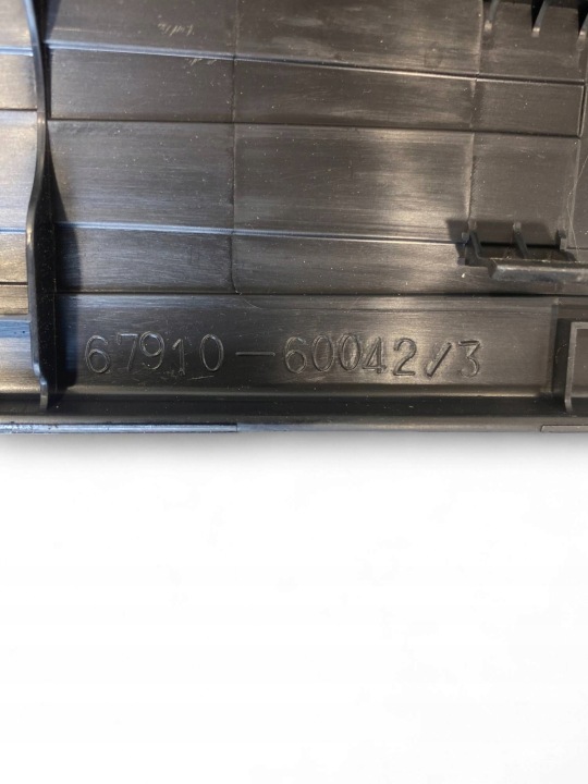TOYOTA LAND CRUISER (J150) REVÊTEMENT SEUIL PORTES AVANT 6791035010