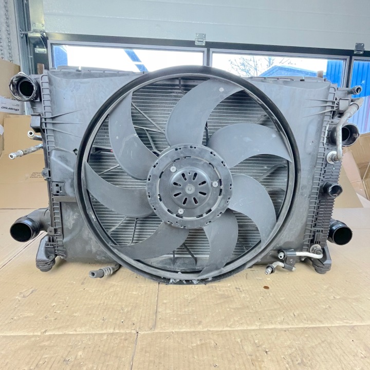 PANNEAU AVANT RENFORCEMENT AVANT POUTRE CHLODNIE MERCEDES E350 W212 3.0 CDI