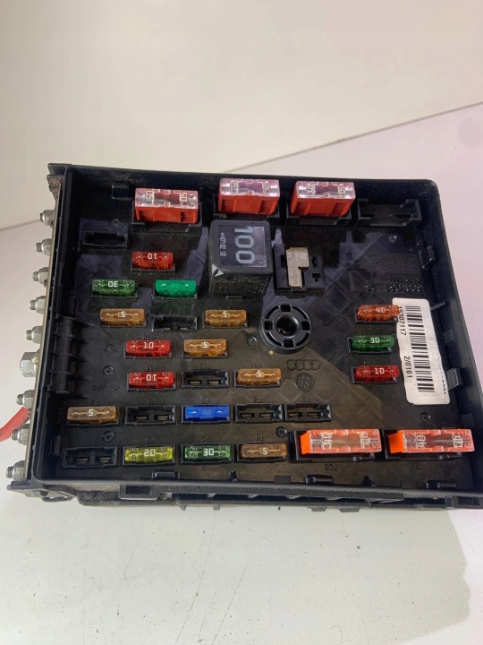 BOÎTE FUSIBLES VOLKSWAGEN PASSAT B6