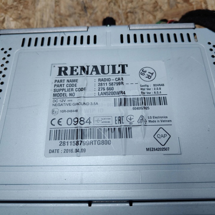 STACJA MULTIMEDIALNA RENAULT SANDERO II 281158799R